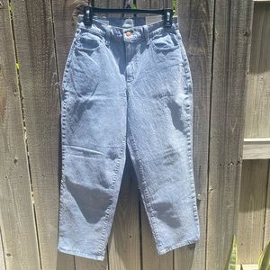 Universal Thread Women’s Vintage Straight Leg Jeans